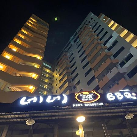 Mall Suites Hotel Bangkok Bagian luar foto