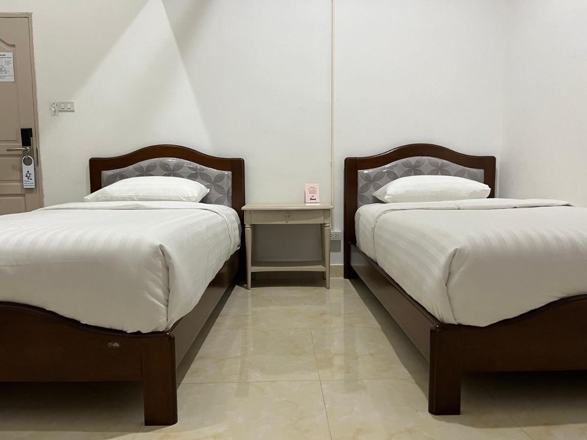 Mall Suites Hotel Bangkok Bagian luar foto