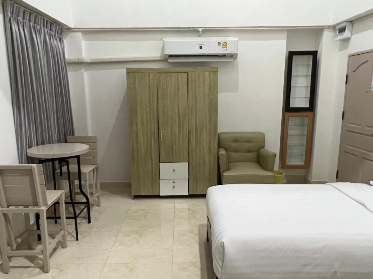 Mall Suites Hotel Bangkok Bagian luar foto