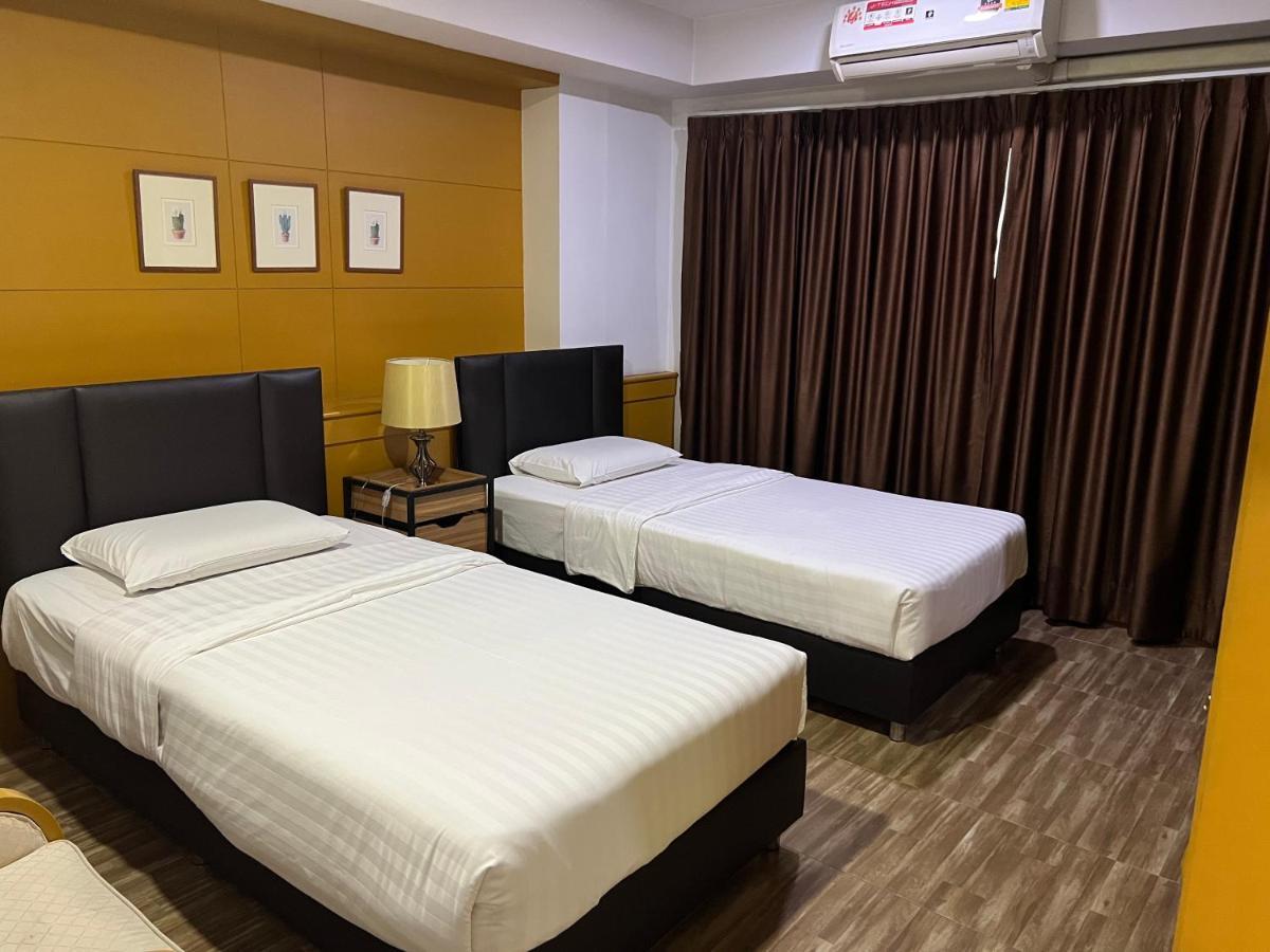 Mall Suites Hotel Bangkok Bagian luar foto