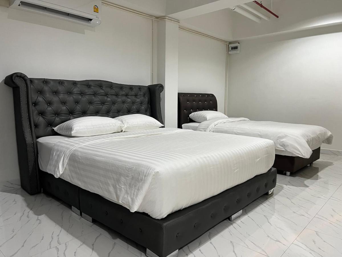 Mall Suites Hotel Bangkok Bagian luar foto