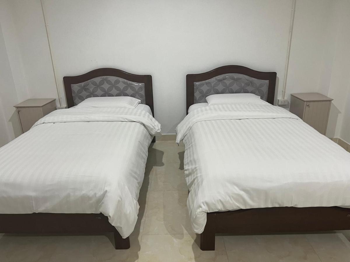 Mall Suites Hotel Bangkok Bagian luar foto