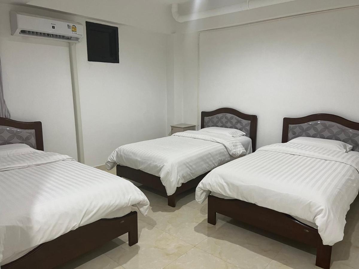 Mall Suites Hotel Bangkok Bagian luar foto