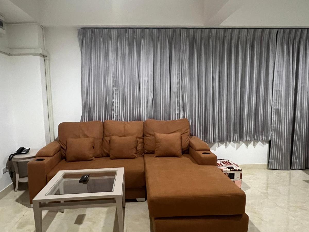 Mall Suites Hotel Bangkok Bagian luar foto