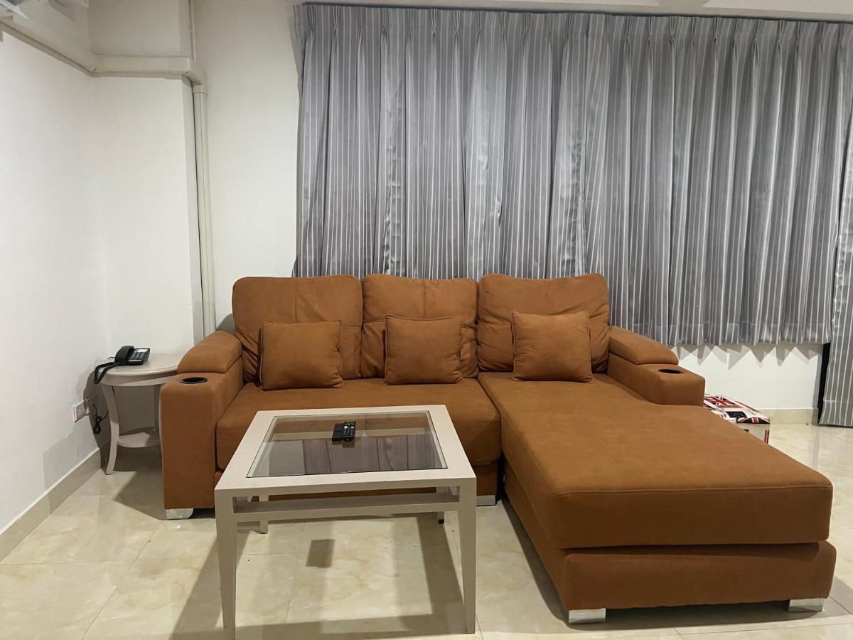 Mall Suites Hotel Bangkok Bagian luar foto