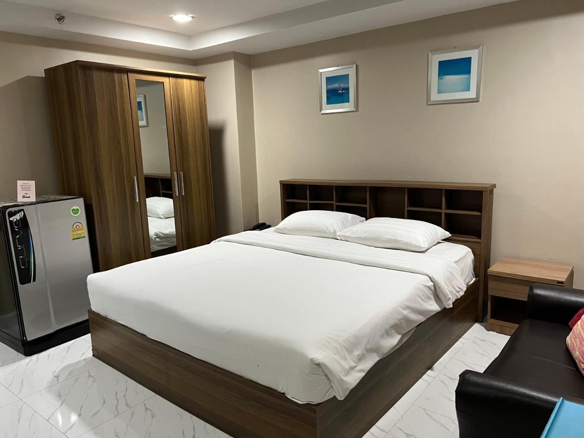 Mall Suites Hotel Bangkok Bagian luar foto