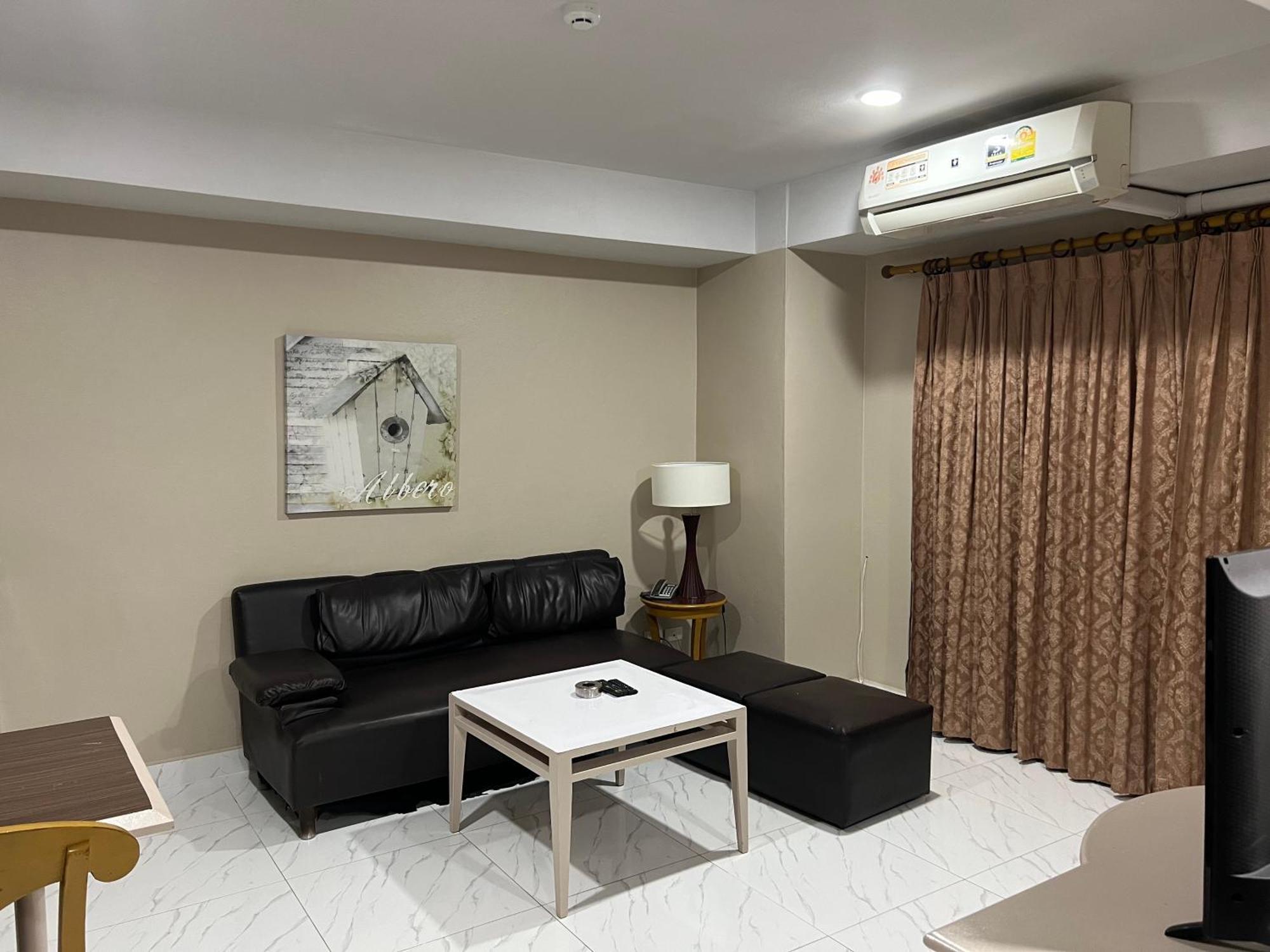 Mall Suites Hotel Bangkok Bagian luar foto