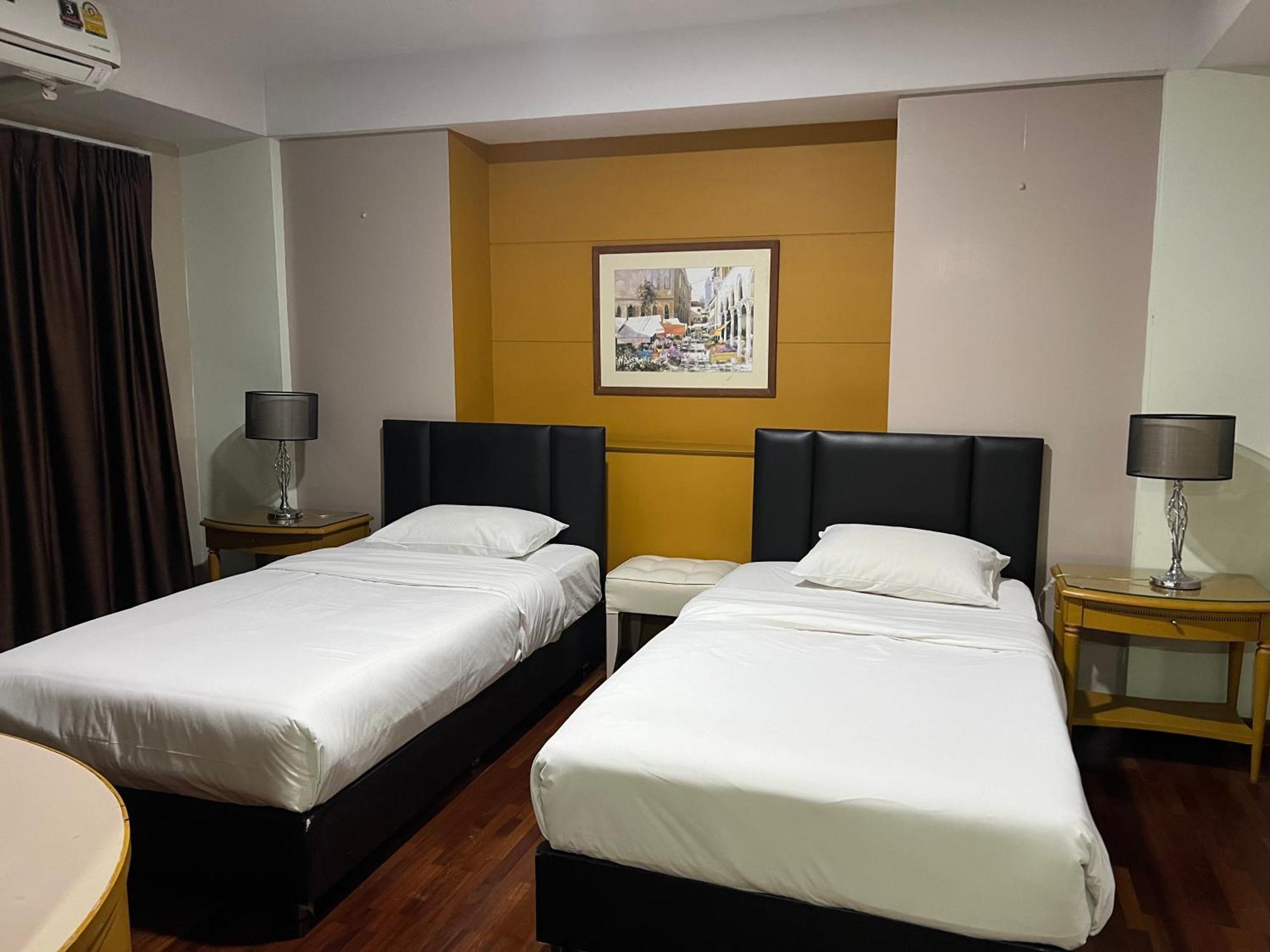 Mall Suites Hotel Bangkok Bagian luar foto