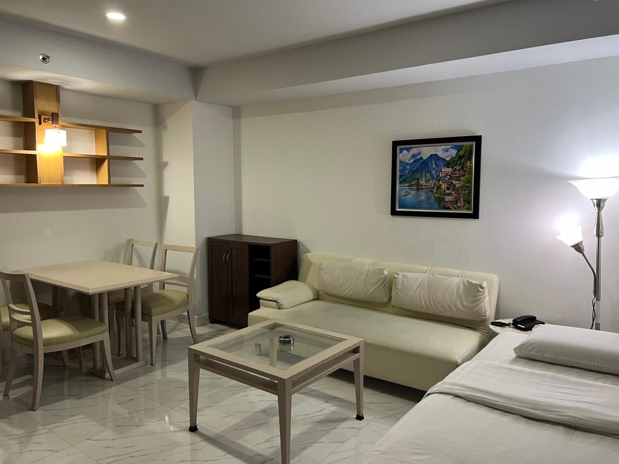 Mall Suites Hotel Bangkok Bagian luar foto