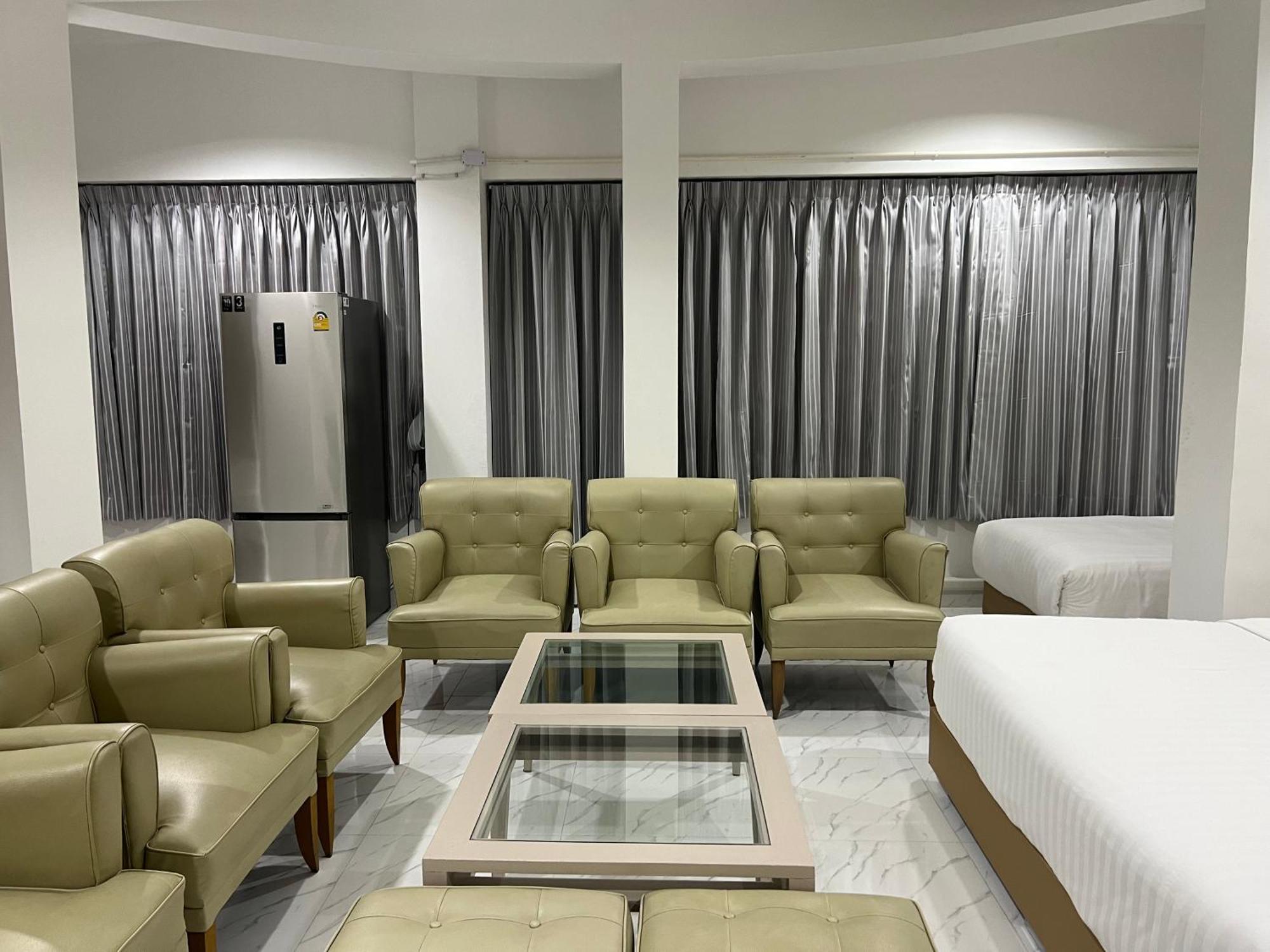Mall Suites Hotel Bangkok Bagian luar foto