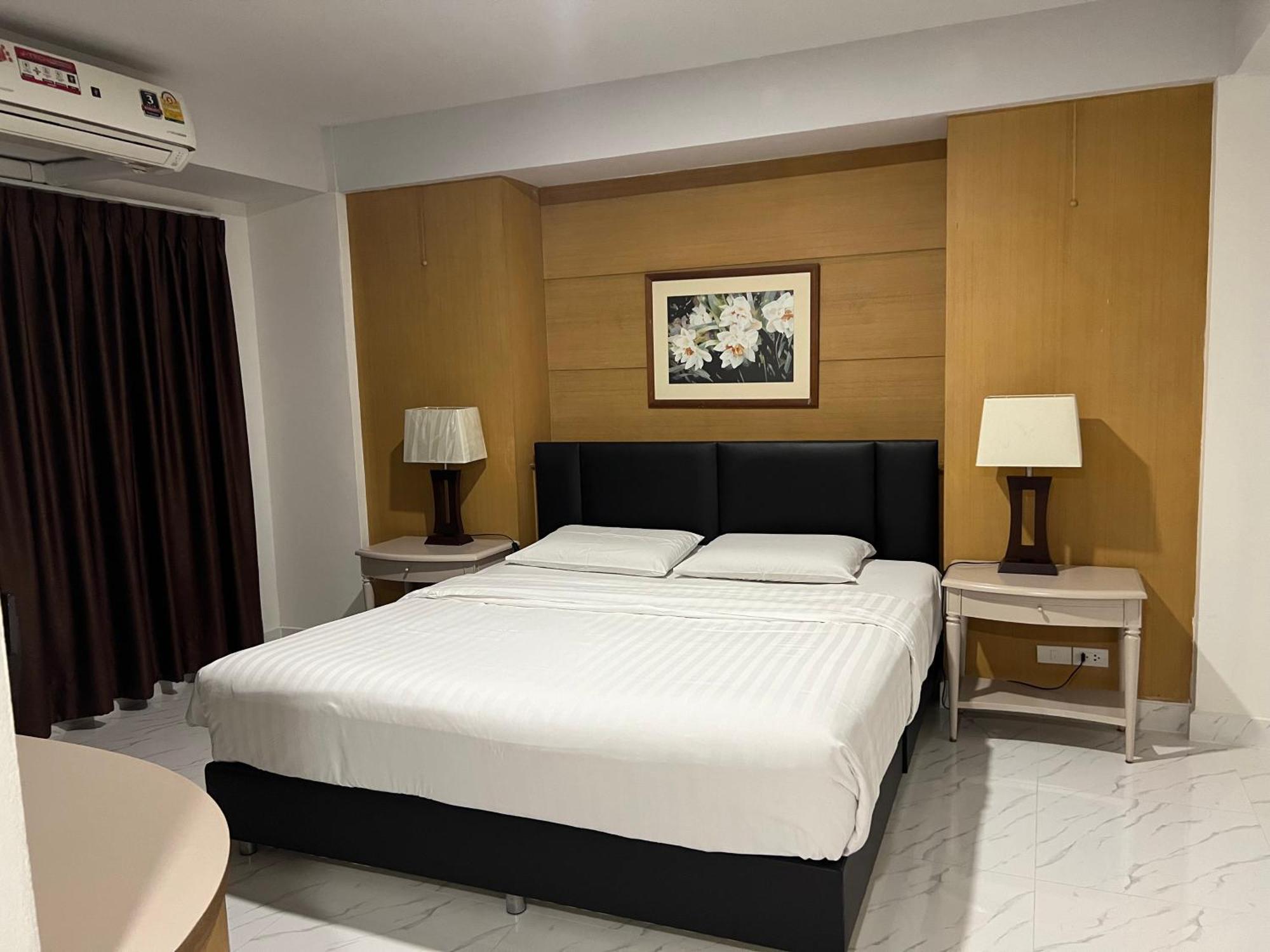 Mall Suites Hotel Bangkok Bagian luar foto