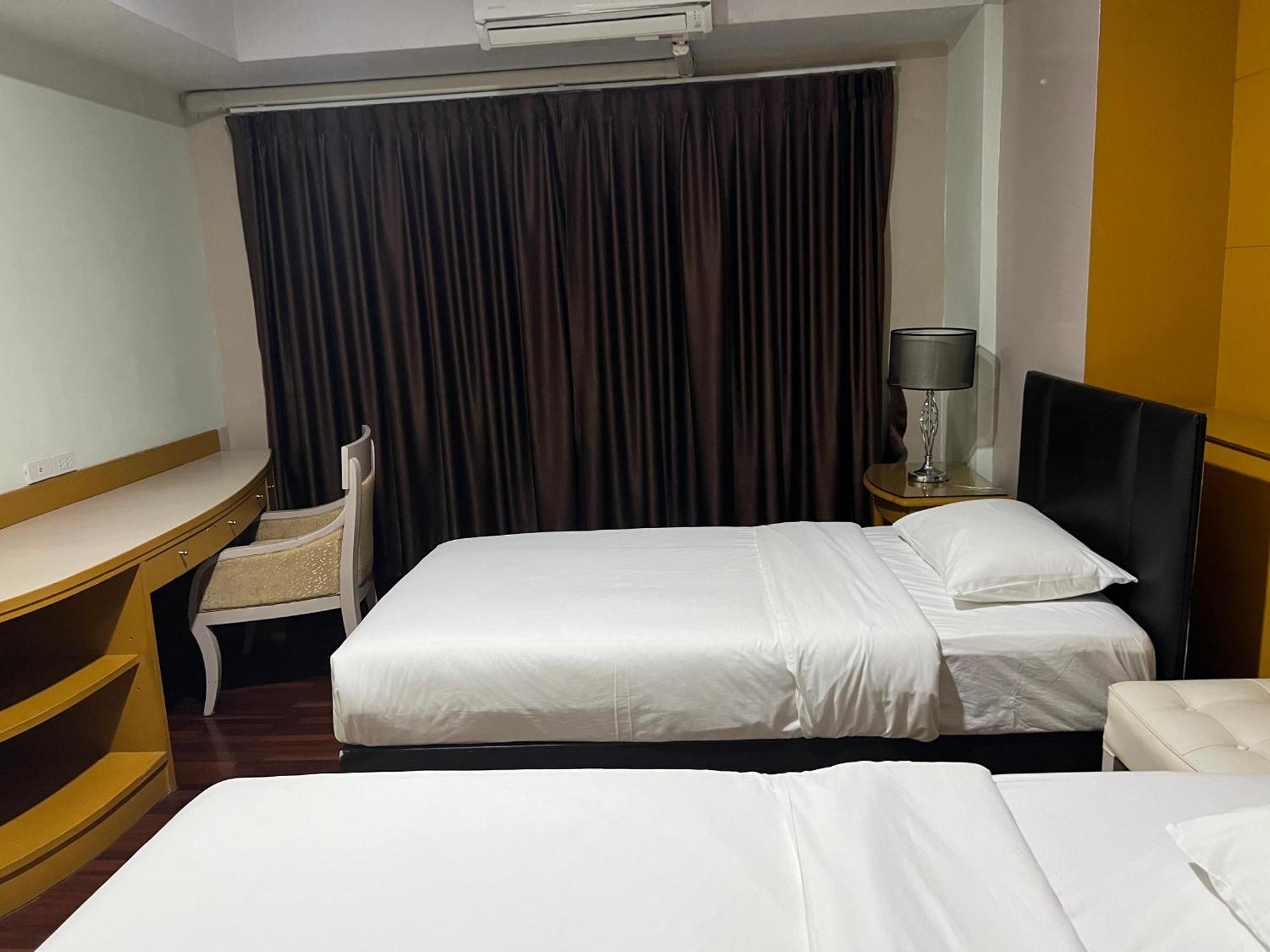 Mall Suites Hotel Bangkok Bagian luar foto