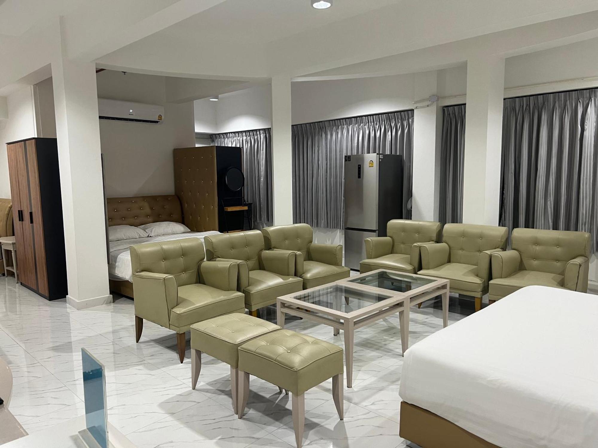 Mall Suites Hotel Bangkok Bagian luar foto