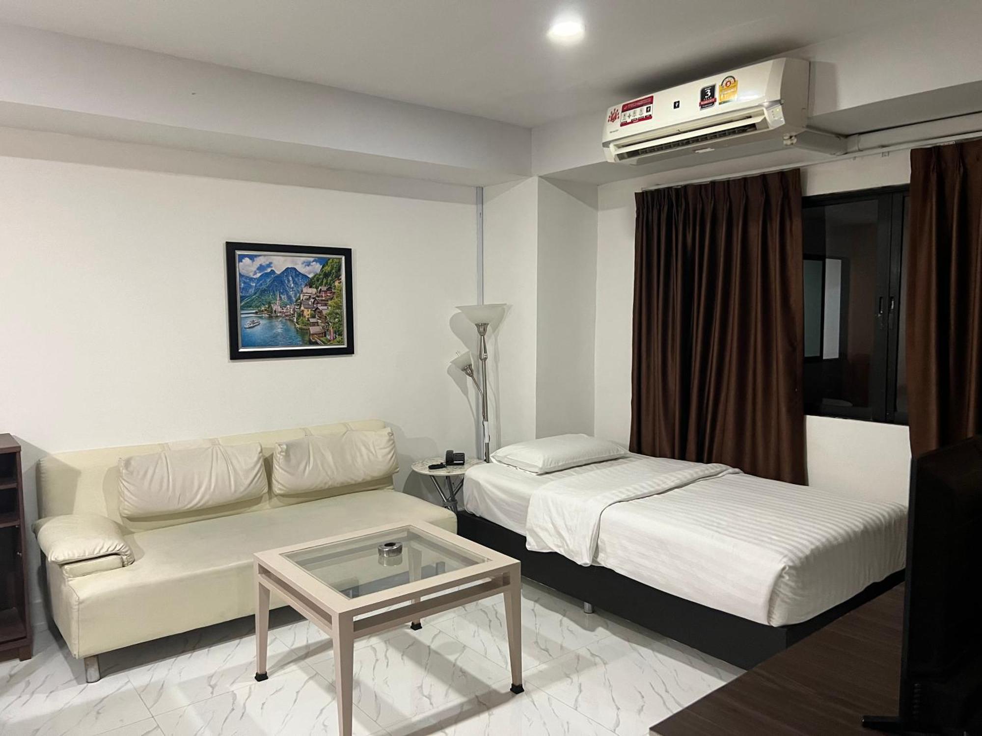 Mall Suites Hotel Bangkok Bagian luar foto