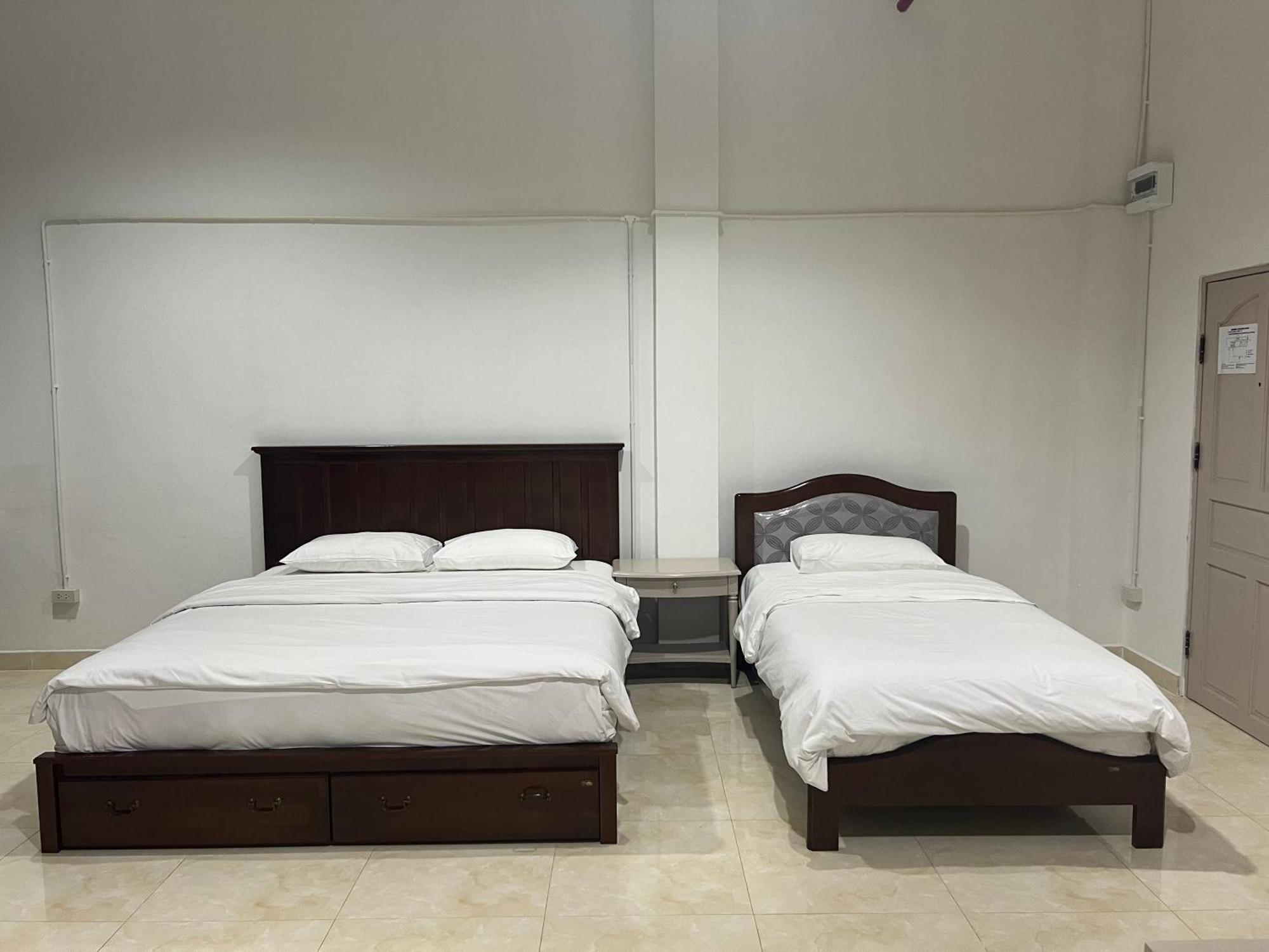 Mall Suites Hotel Bangkok Bagian luar foto